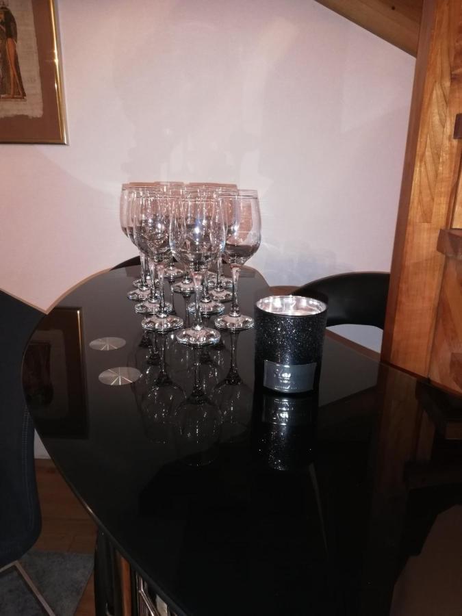 אוגולין Holiday Home Tin מראה חיצוני תמונה